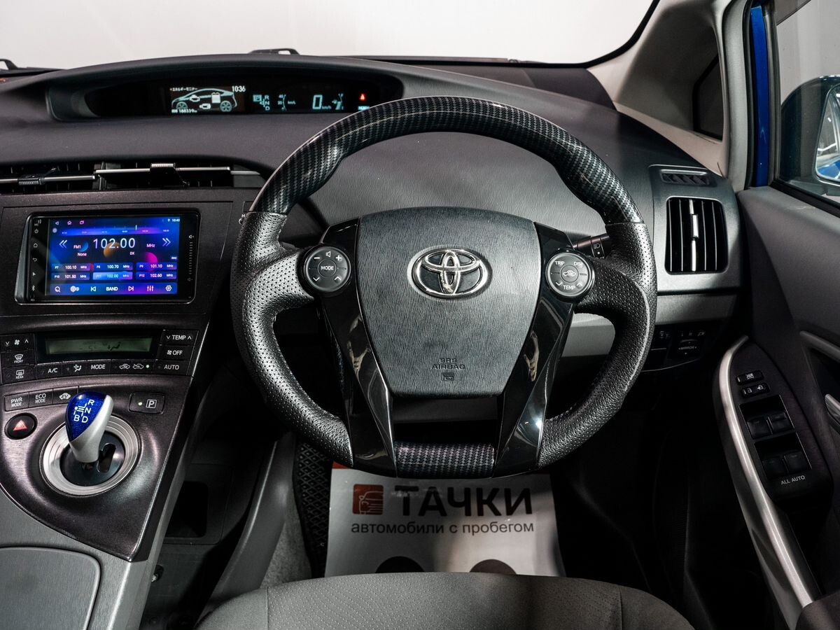 Toyota Prius 2010 - фото автомобиля
