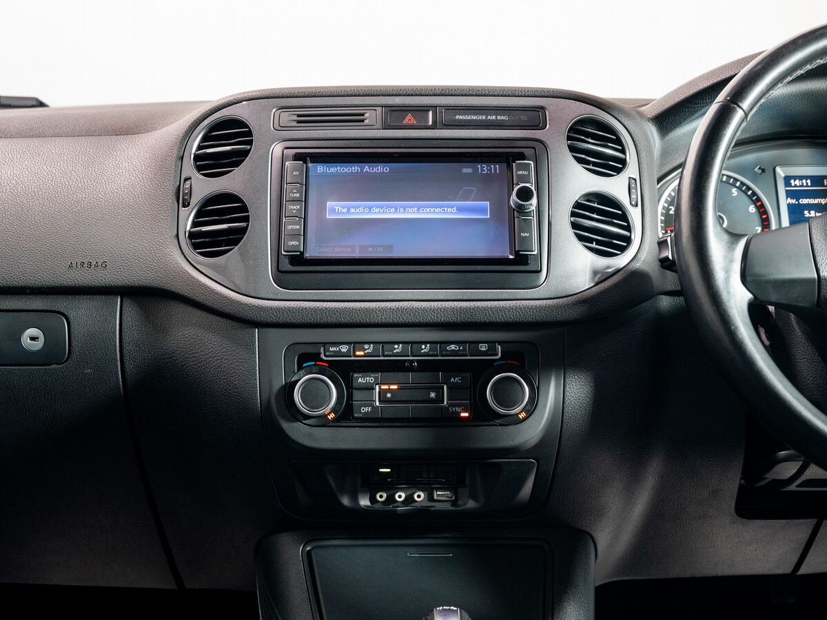 Volkswagen Tiguan 2012 - фото автомобиля