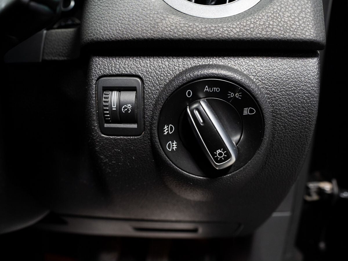 Volkswagen Tiguan 2012 - фото автомобиля