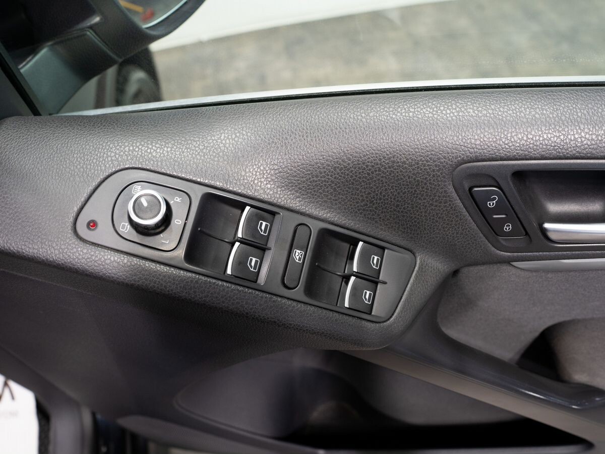 Volkswagen Tiguan 2012 - фото автомобиля