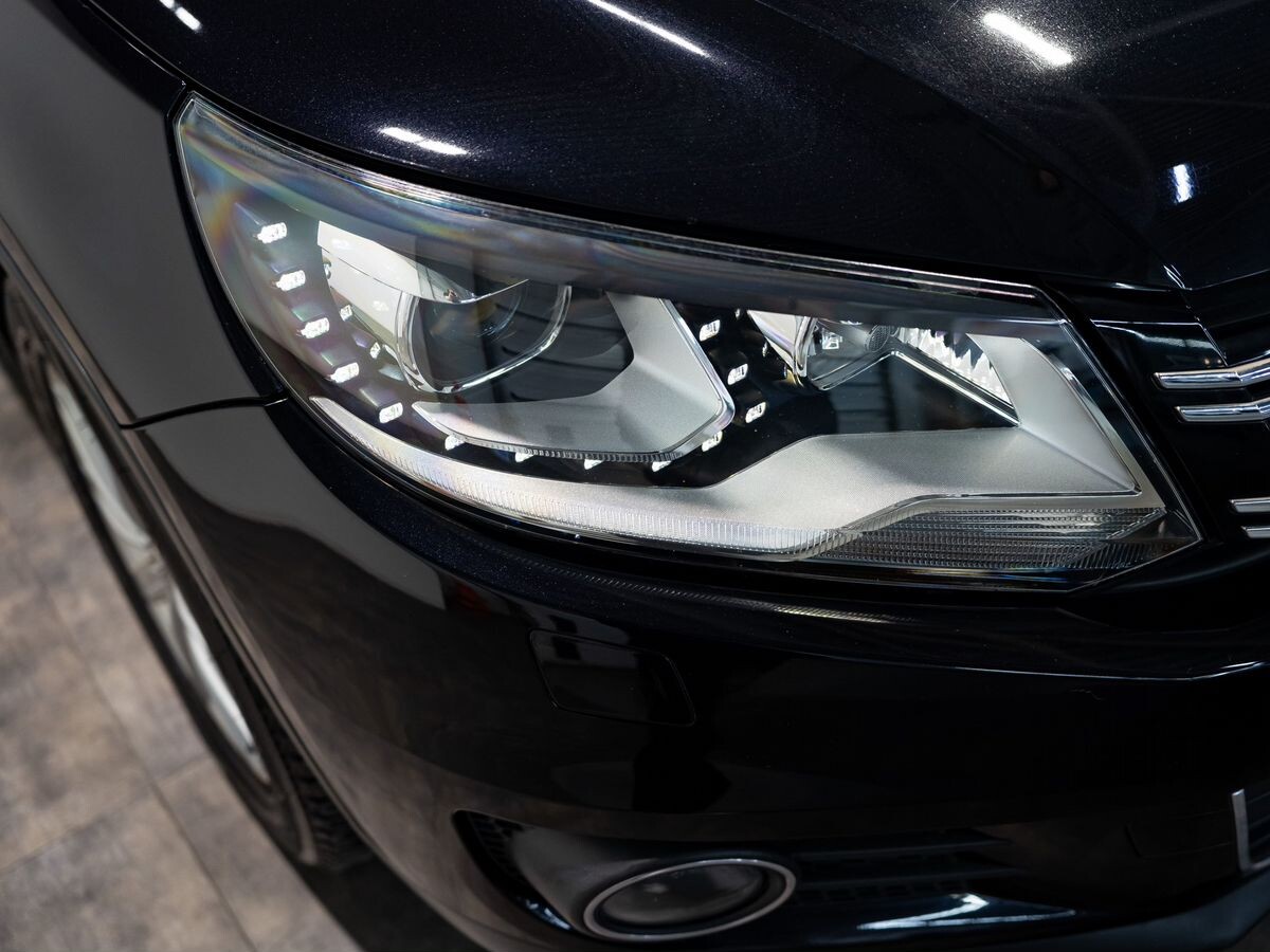 Volkswagen Tiguan 2012 - фото автомобиля