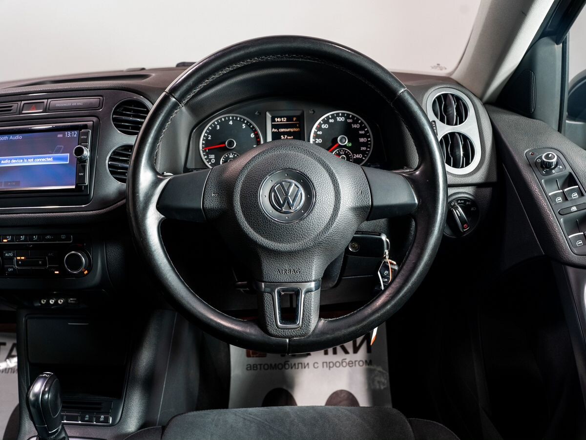 Volkswagen Tiguan 2012 - фото автомобиля