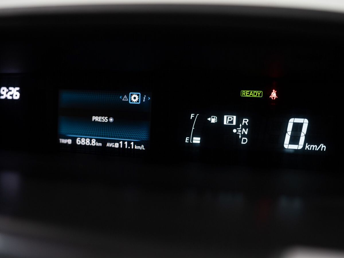 Toyota Prius Alpha 2017 - фото автомобиля