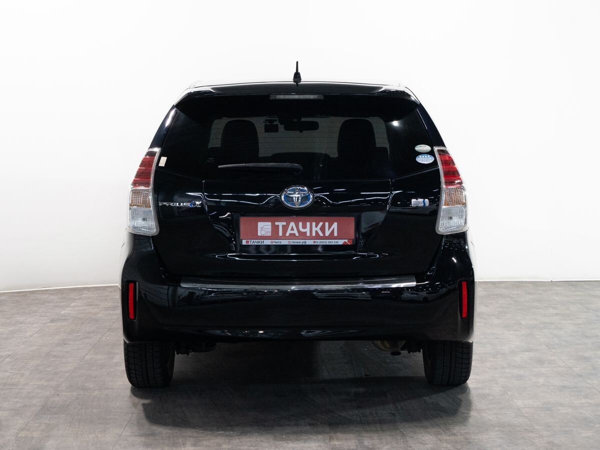 Toyota Prius Alpha 2017 - фото автомобиля