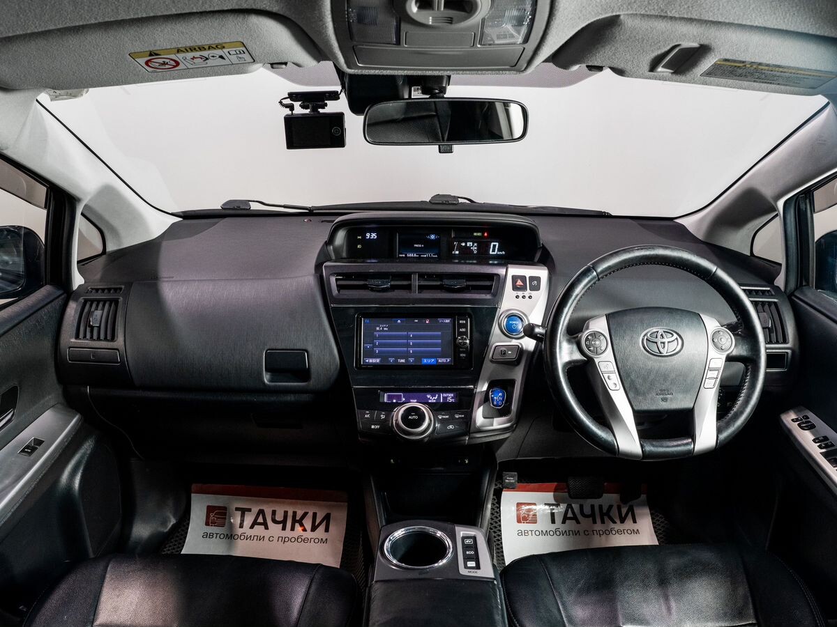 Toyota Prius Alpha 2017 - фото автомобиля