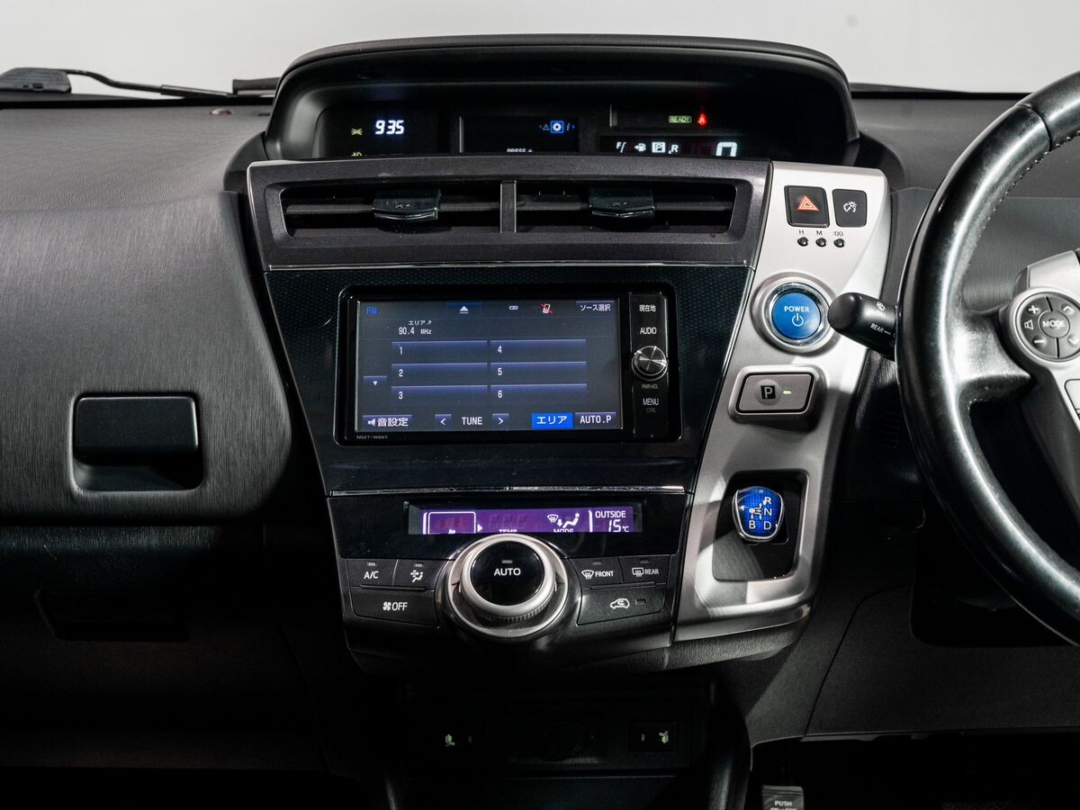 Toyota Prius Alpha 2017 - фото автомобиля