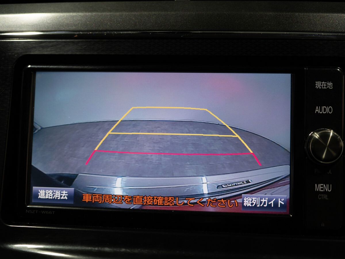 Toyota Prius Alpha 2017 - фото автомобиля