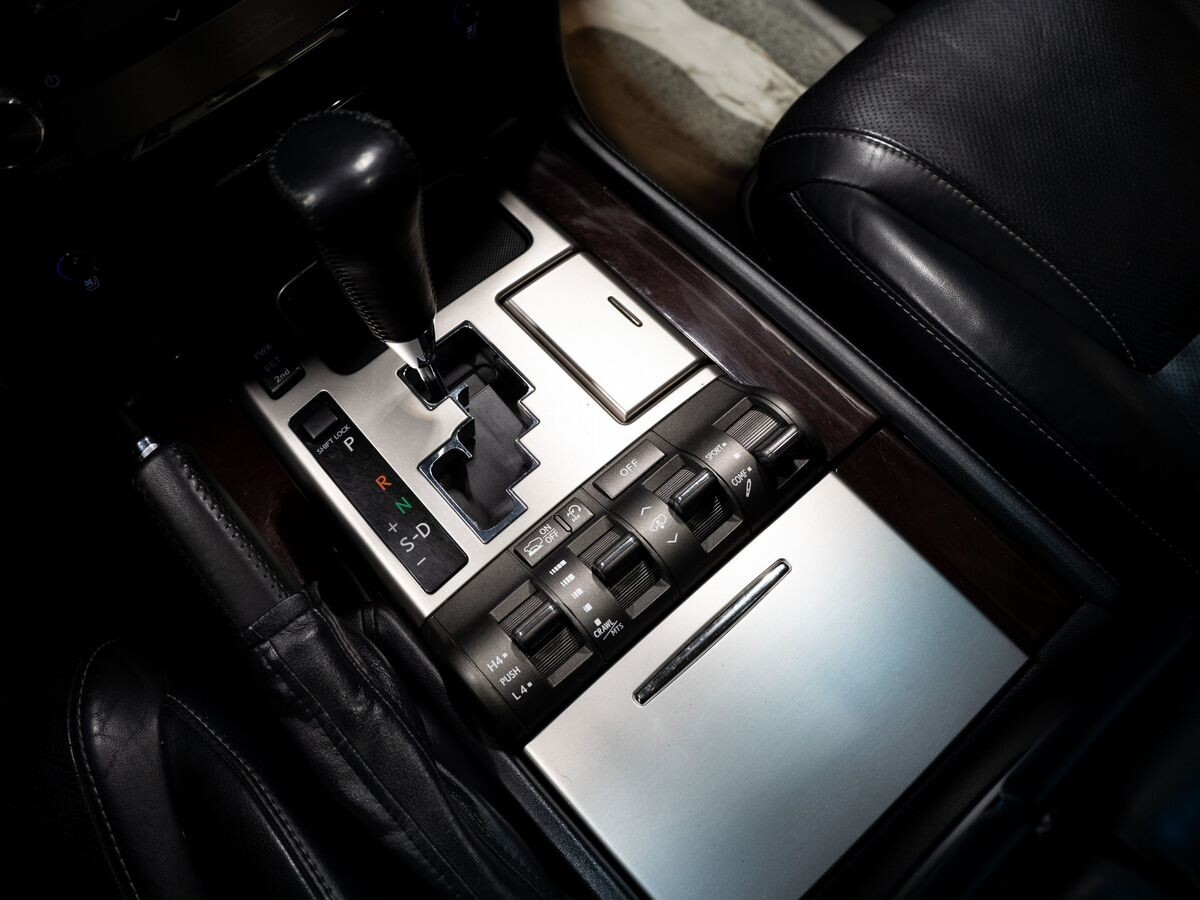 Lexus LX 2012 - фото автомобиля