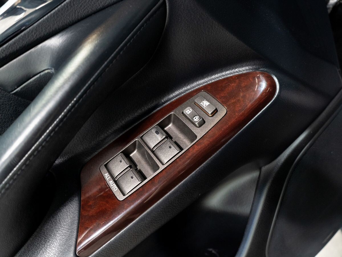 Lexus LX 2012 - фото автомобиля