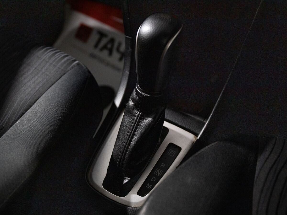 Suzuki Swift 2010 - фото автомобиля