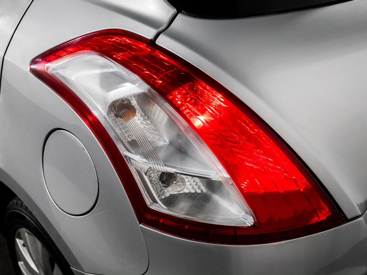 Suzuki Swift 2010 - фото автомобиля