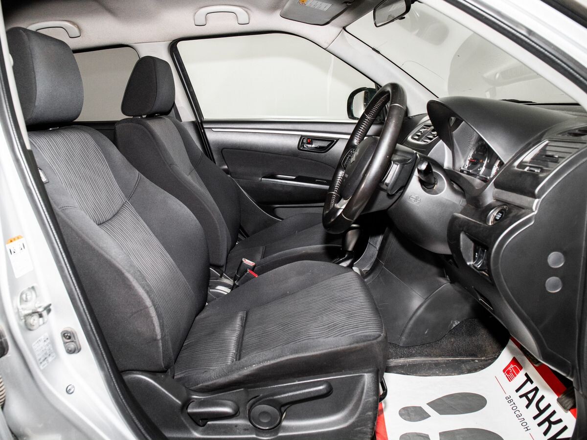 Suzuki Swift 2010 - фото автомобиля