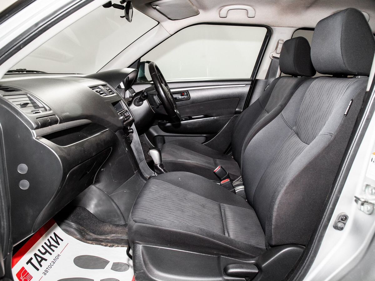 Suzuki Swift 2010 - фото автомобиля