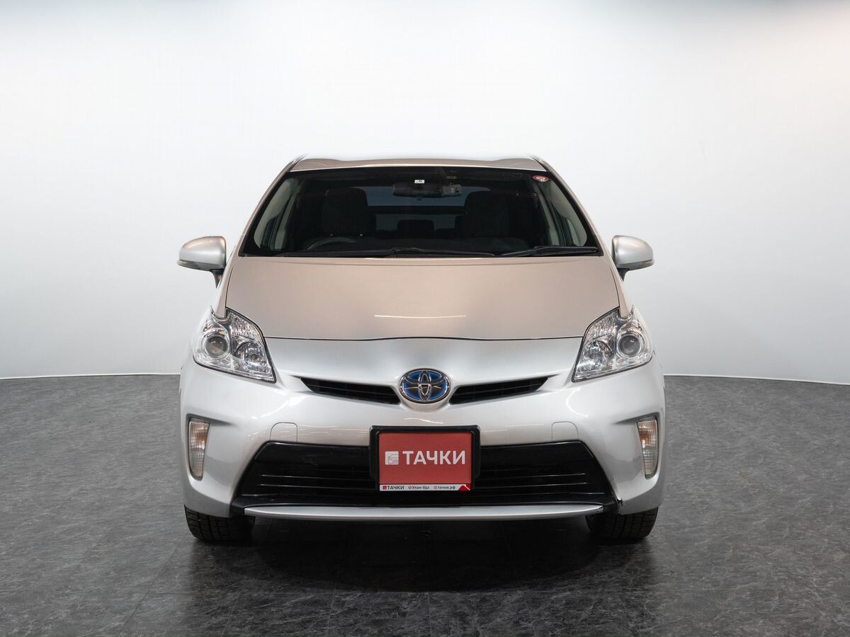 Toyota Prius 2015 - фото автомобиля