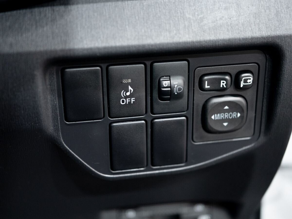 Toyota Prius 2015 - фото автомобиля