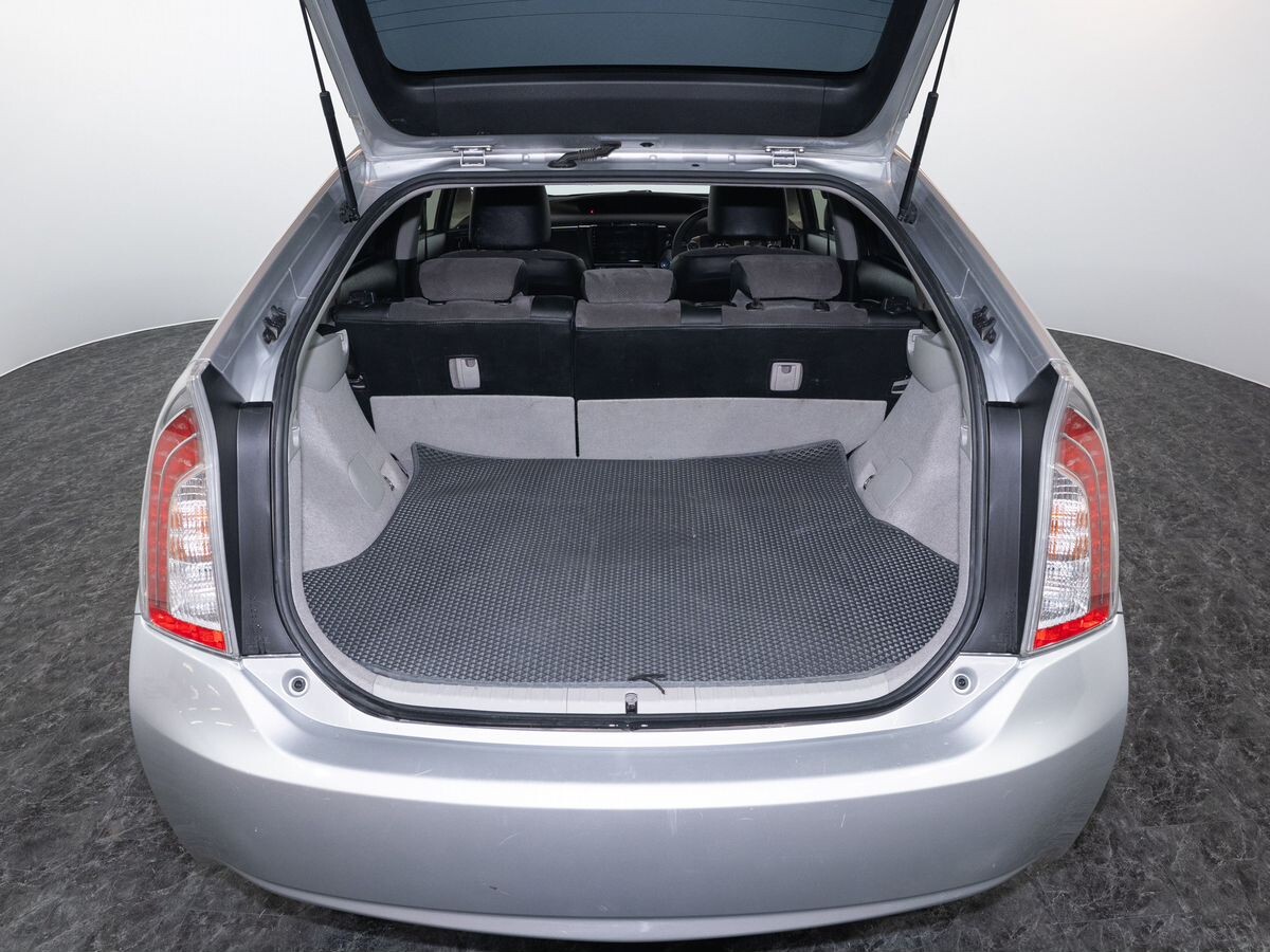 Toyota Prius 2015 - фото автомобиля