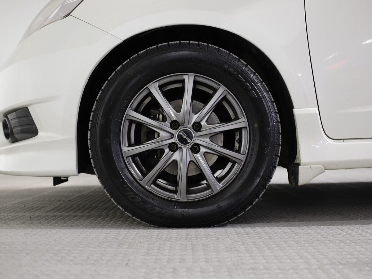 Honda Fit Shuttle 2012 - фото автомобиля