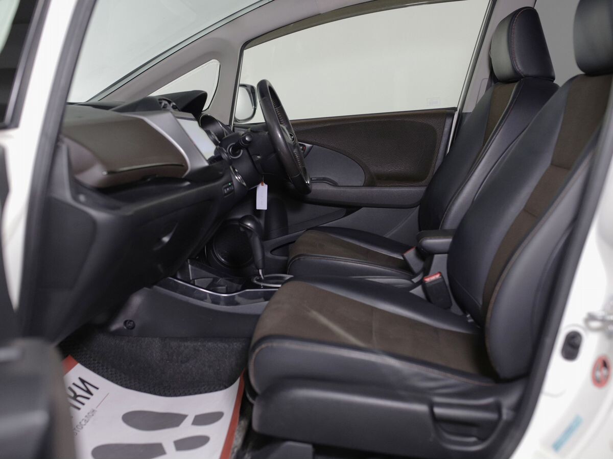 Honda Fit Shuttle 2012 - фото автомобиля