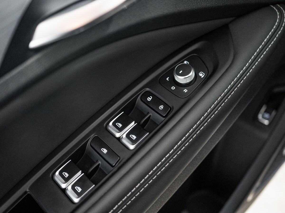 Geely Tugella 2020 - фото автомобиля