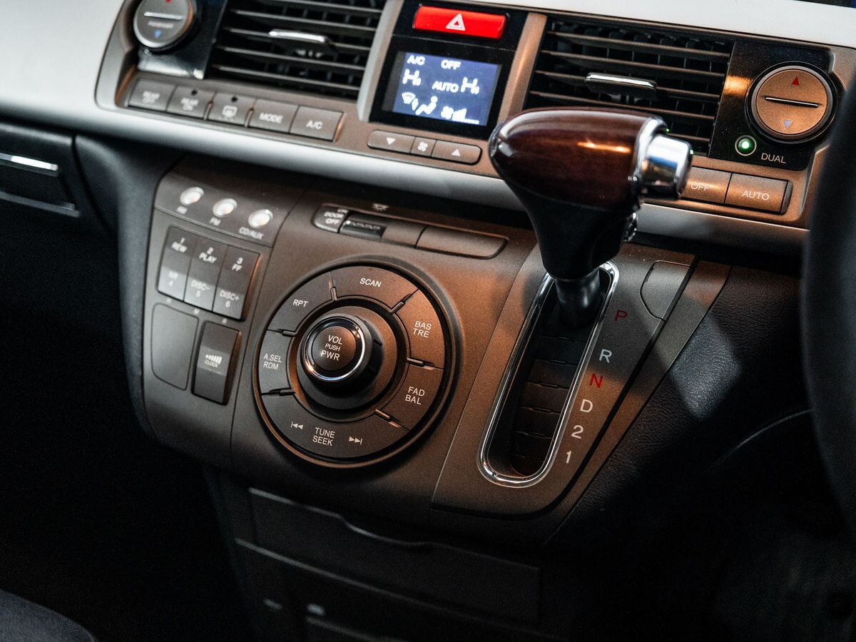 Honda Elysion 2004 - фото автомобиля