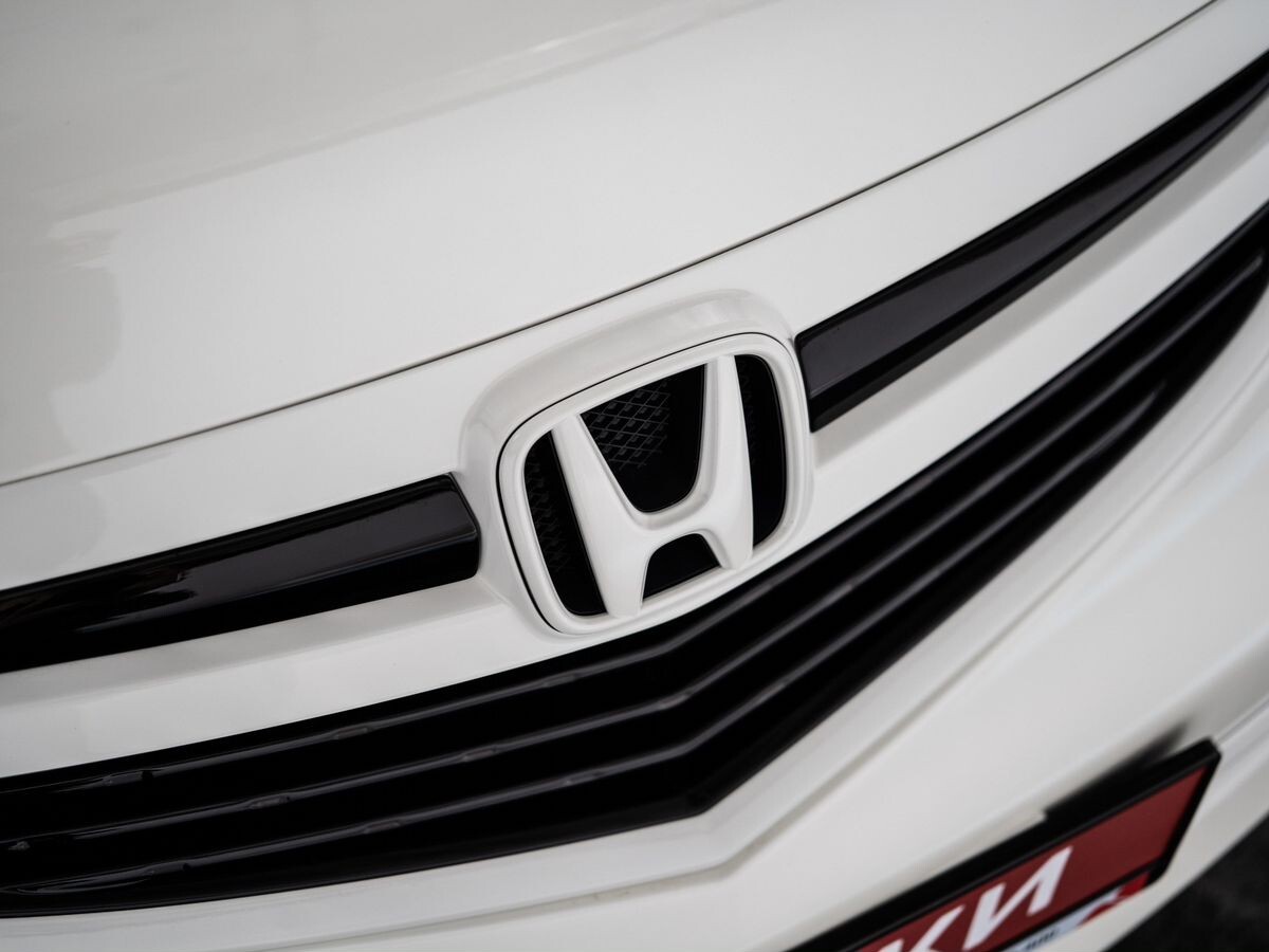 Honda Elysion 2004 - фото автомобиля