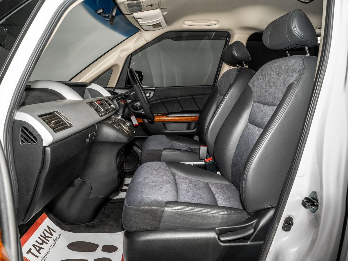 Honda Elysion 2004 - фото автомобиля