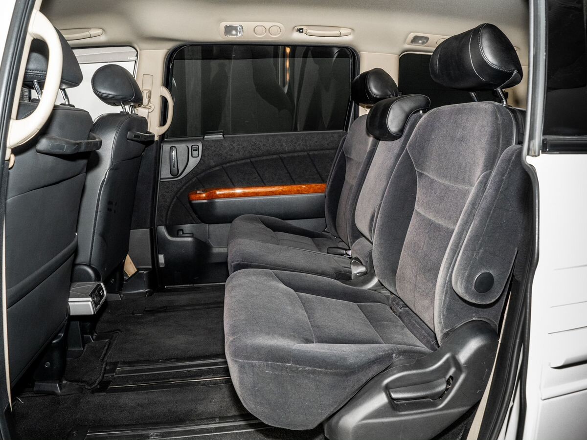 Honda Elysion 2004 - фото автомобиля