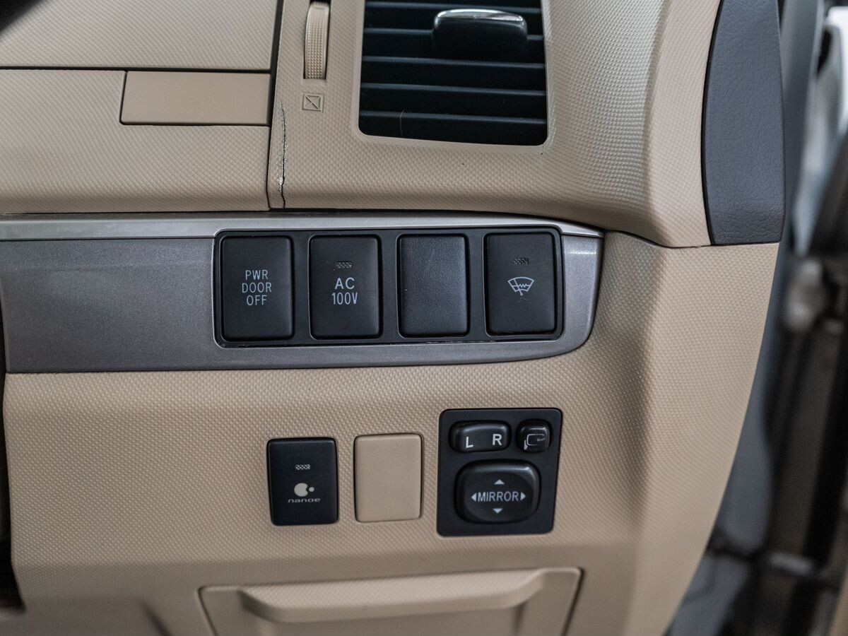 Toyota Estima 2012 - фото автомобиля