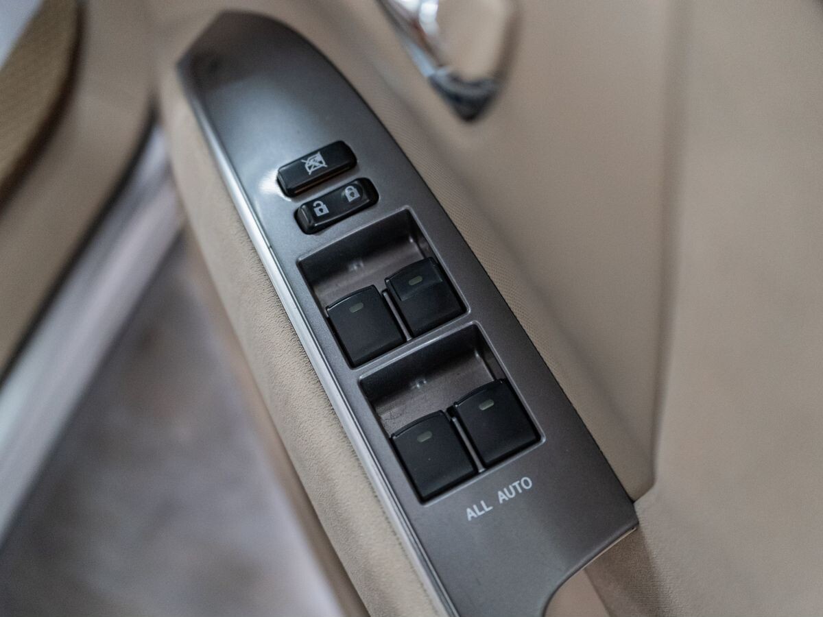 Toyota Estima 2012 - фото автомобиля