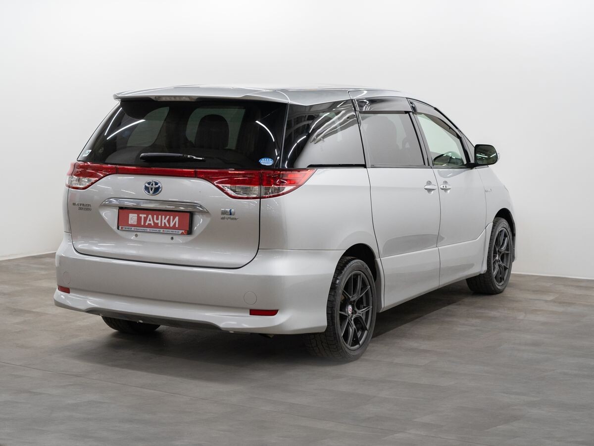 Toyota Estima 2012 - фото автомобиля