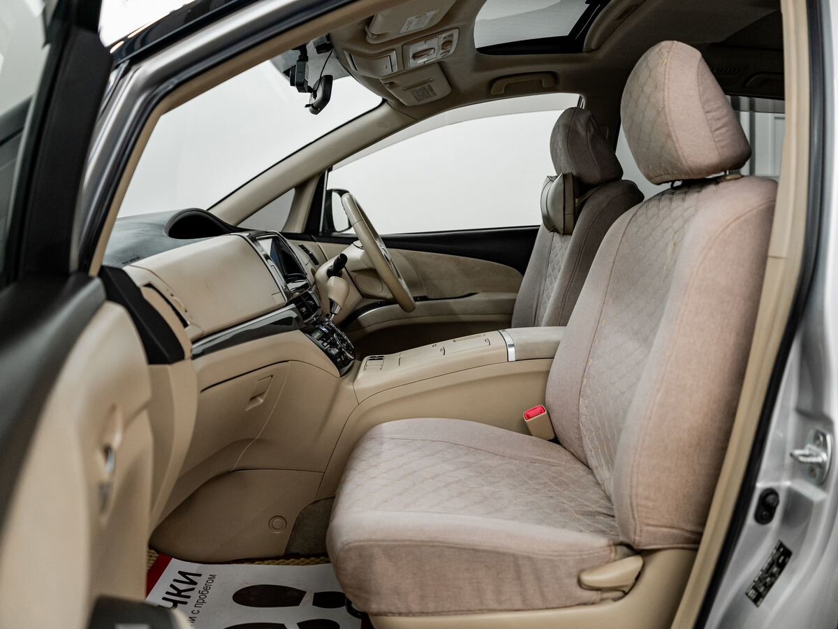 Toyota Estima 2012 - фото автомобиля