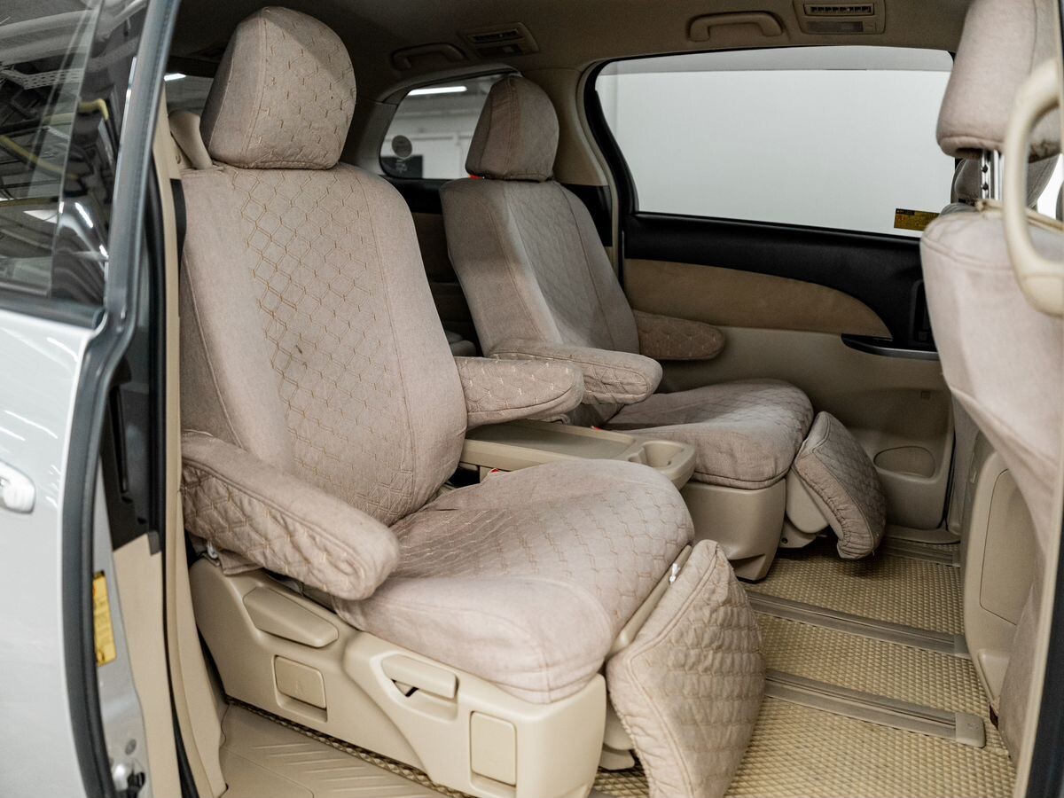 Toyota Estima 2012 - фото автомобиля