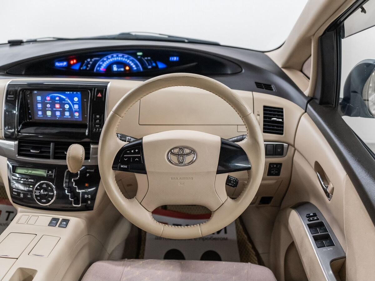 Toyota Estima 2012 - фото автомобиля