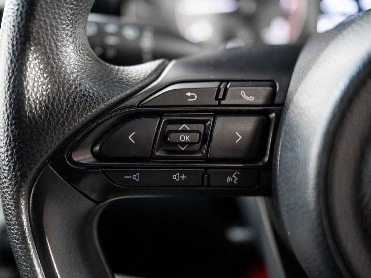 Toyota Yaris 2020 - фото автомобиля