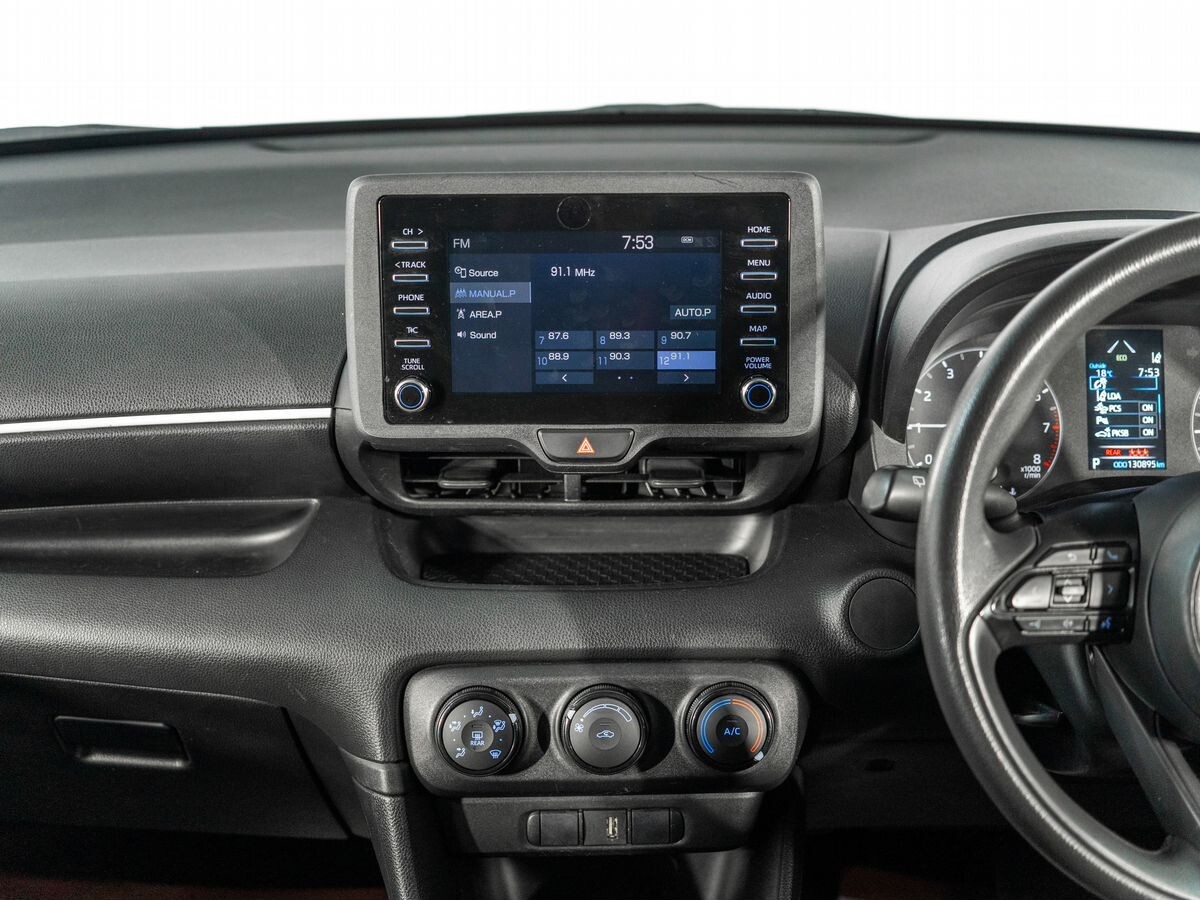 Toyota Yaris 2020 - фото автомобиля