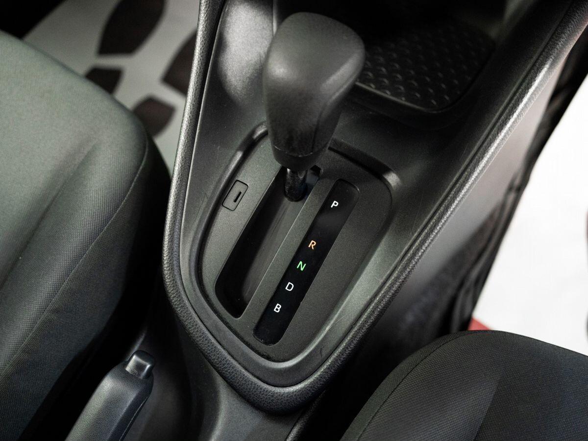 Toyota Yaris 2020 - фото автомобиля