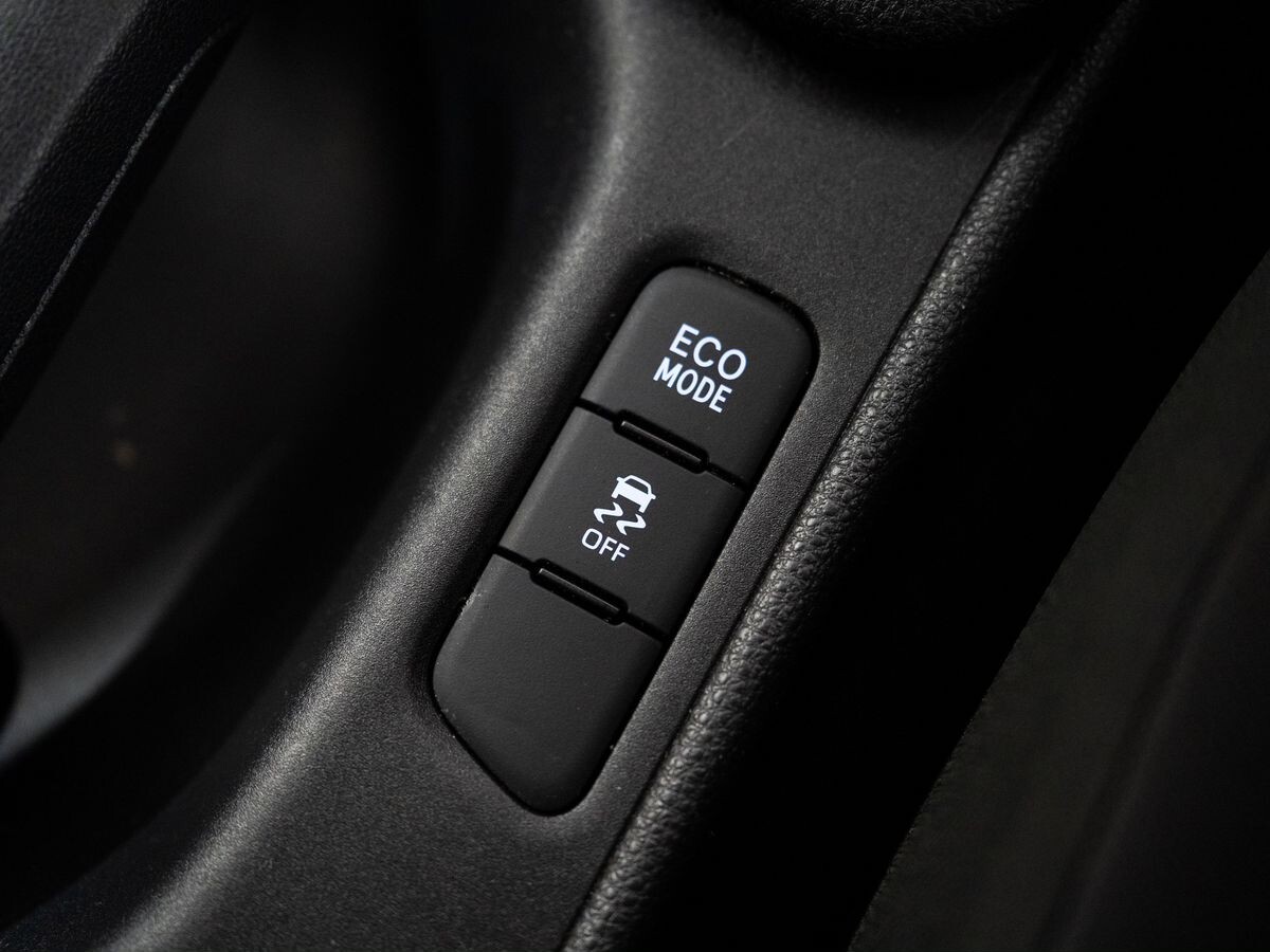 Toyota Yaris 2020 - фото автомобиля