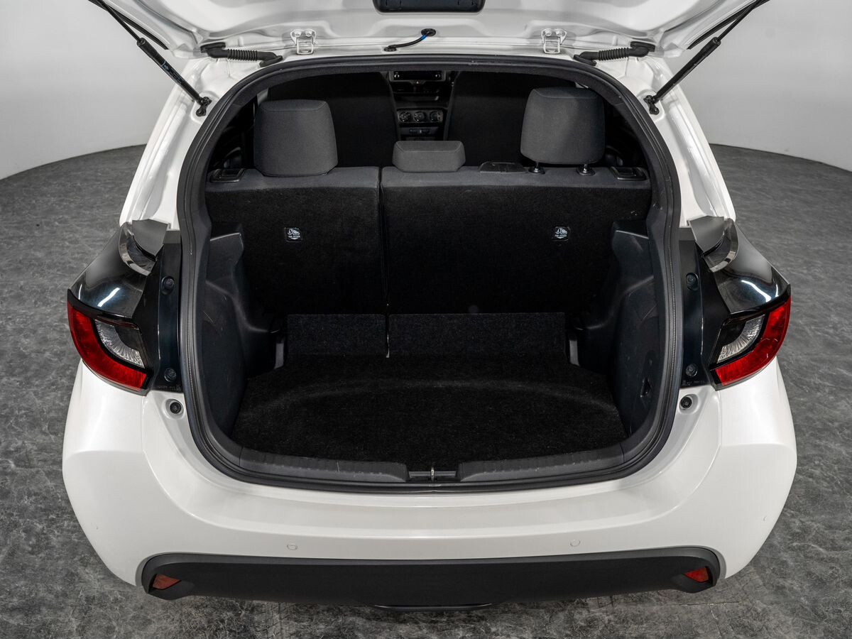 Toyota Yaris 2020 - фото автомобиля