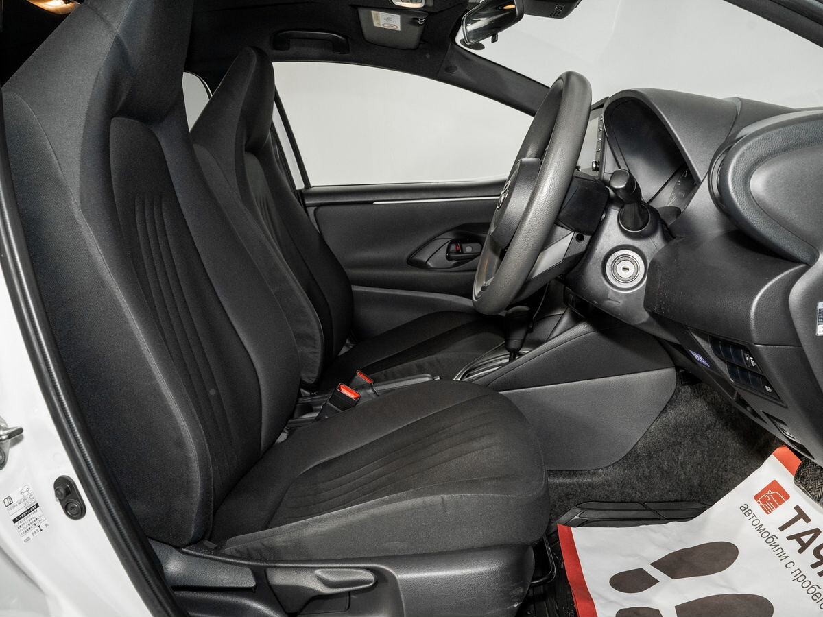 Toyota Yaris 2020 - фото автомобиля