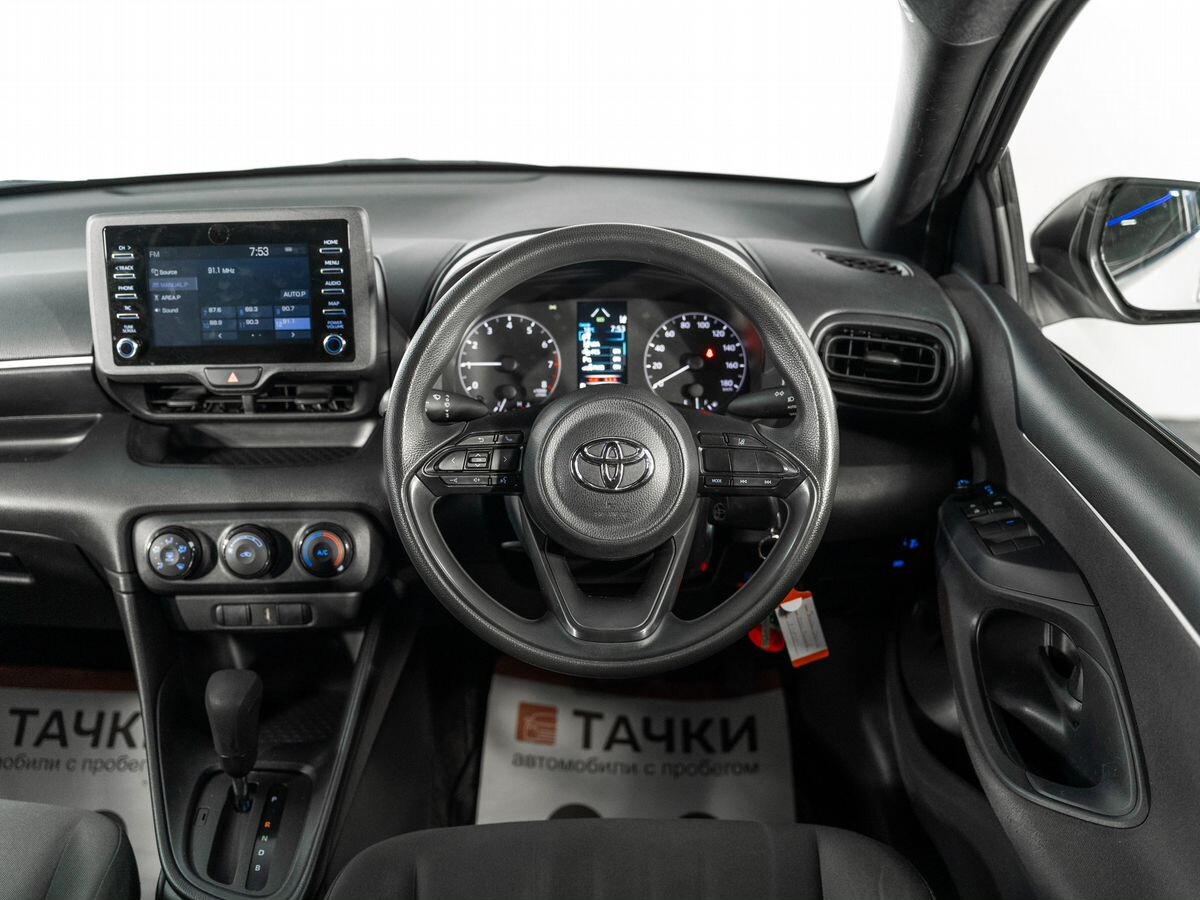 Toyota Yaris 2020 - фото автомобиля