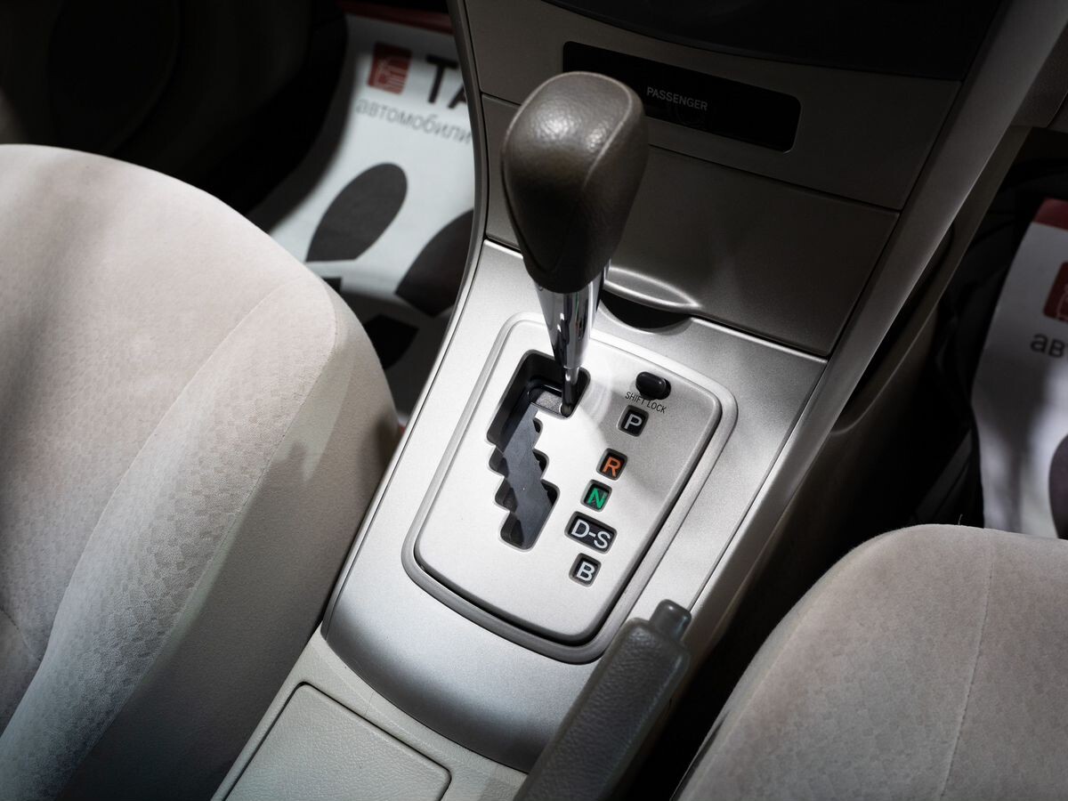 Toyota Corolla 2010 - фото автомобиля