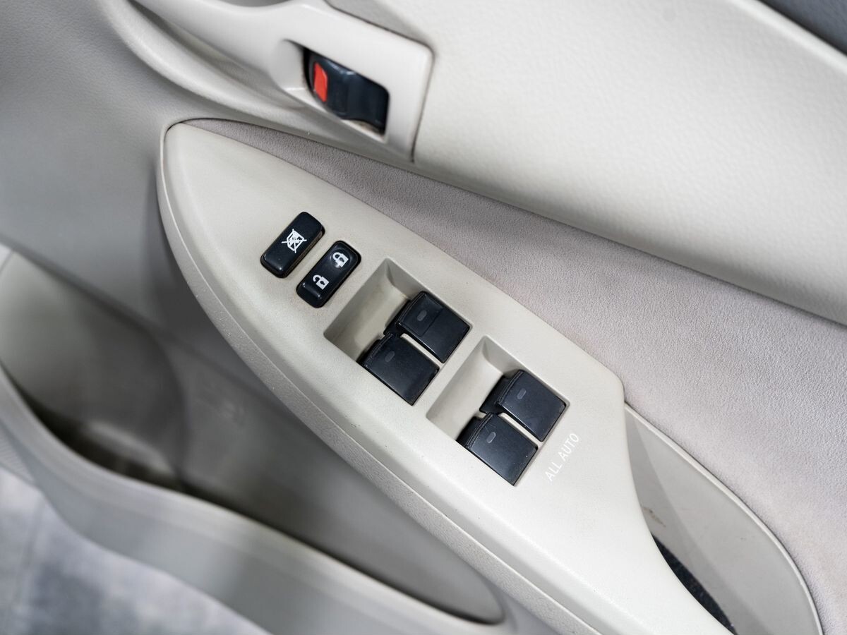 Toyota Corolla 2010 - фото автомобиля