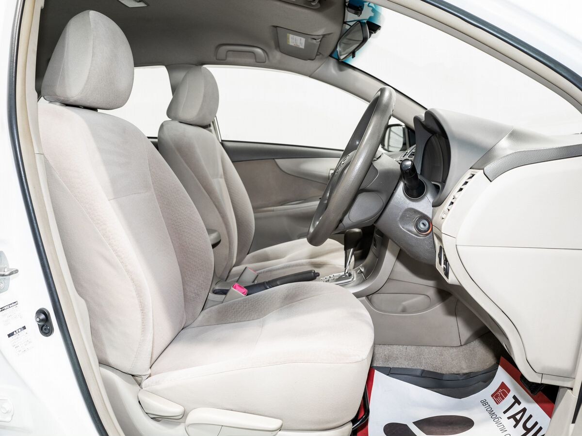 Toyota Corolla 2010 - фото автомобиля