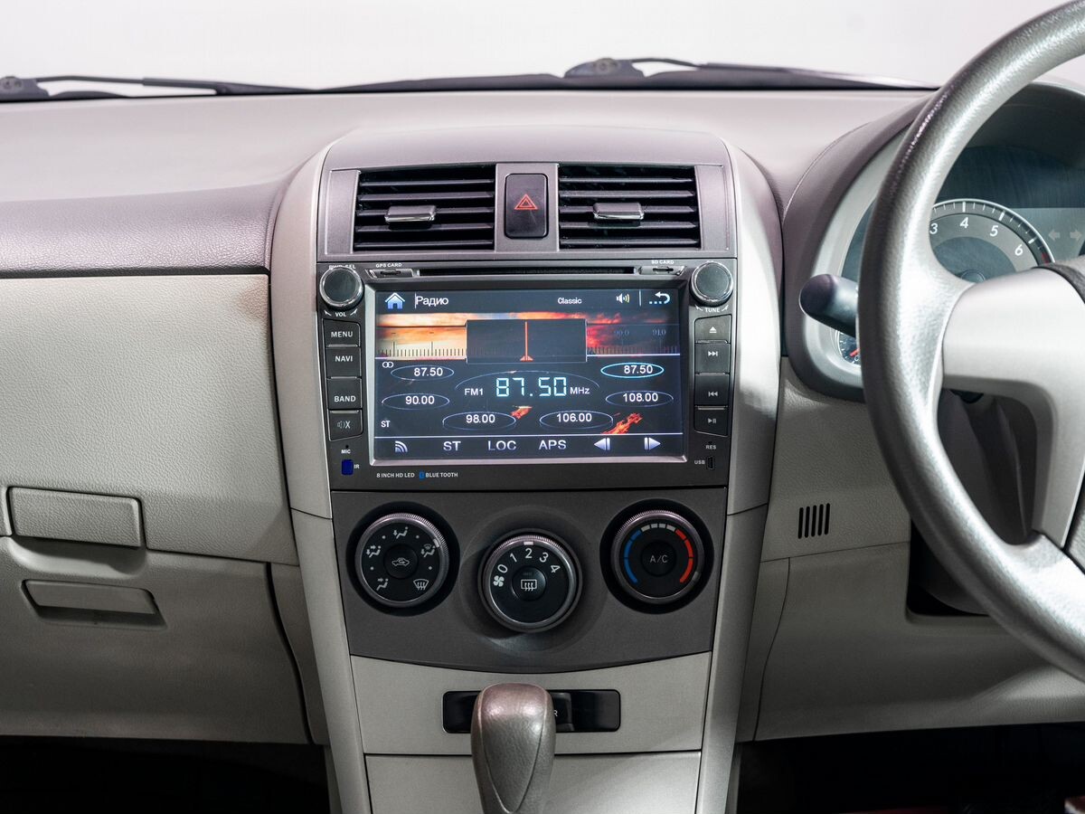 Toyota Corolla 2010 - фото автомобиля