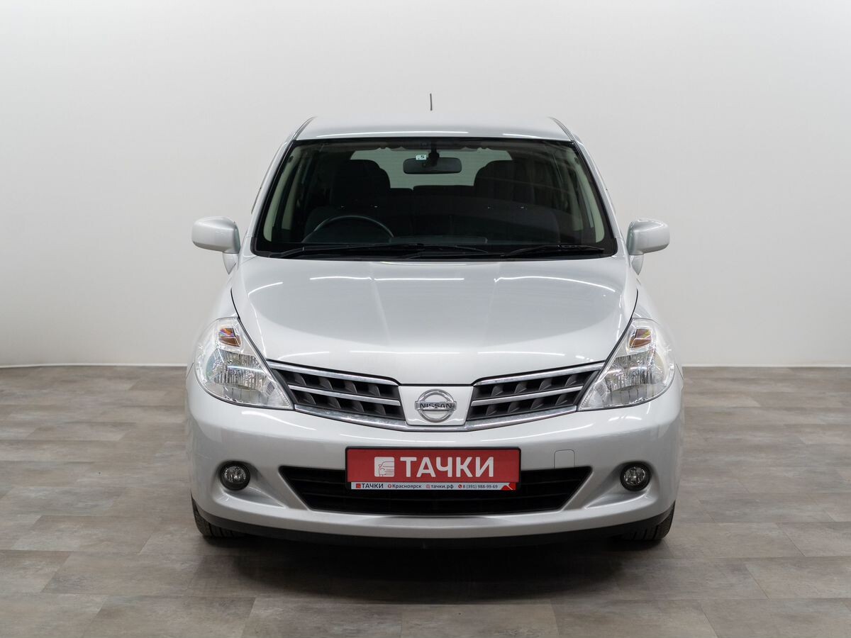 Nissan Tiida 2011 - фото автомобиля
