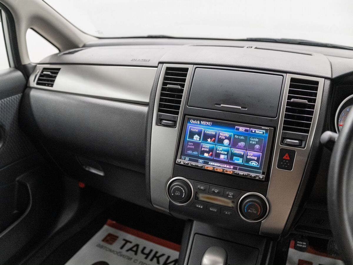 Nissan Tiida 2011 - фото автомобиля