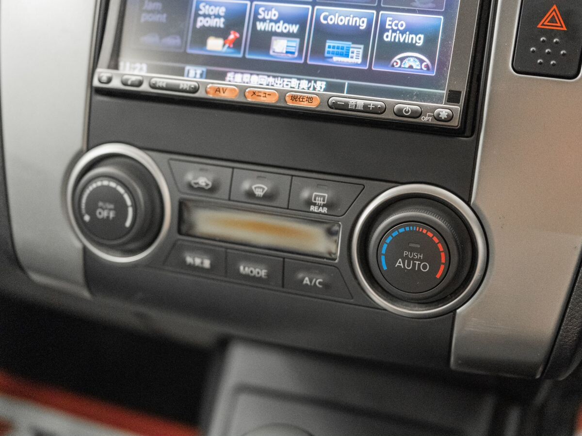 Nissan Tiida 2011 - фото автомобиля