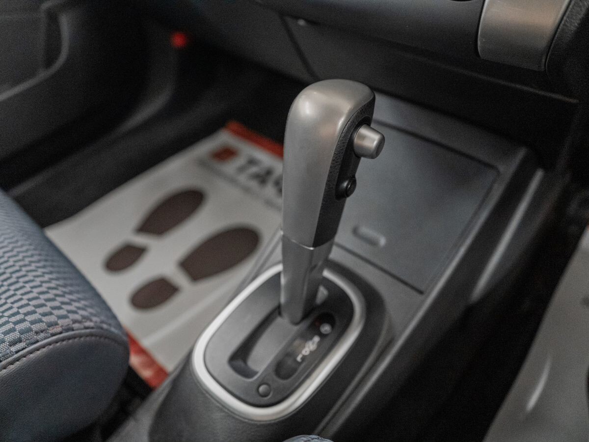 Nissan Tiida 2011 - фото автомобиля