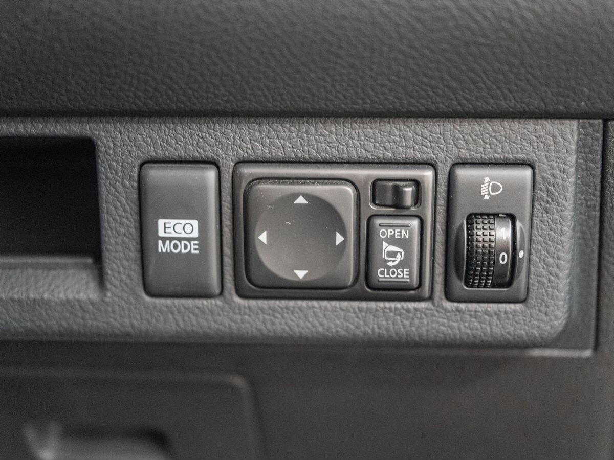 Nissan Tiida 2011 - фото автомобиля