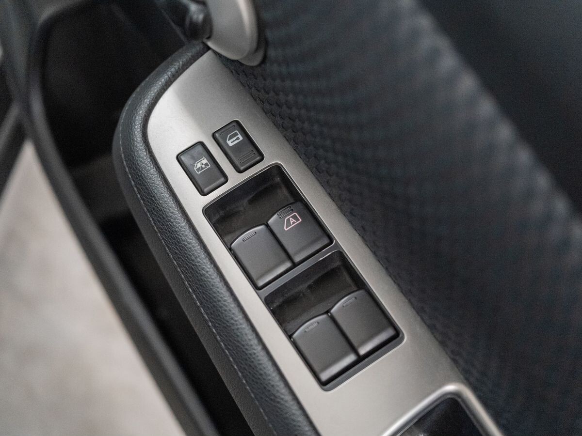 Nissan Tiida 2011 - фото автомобиля